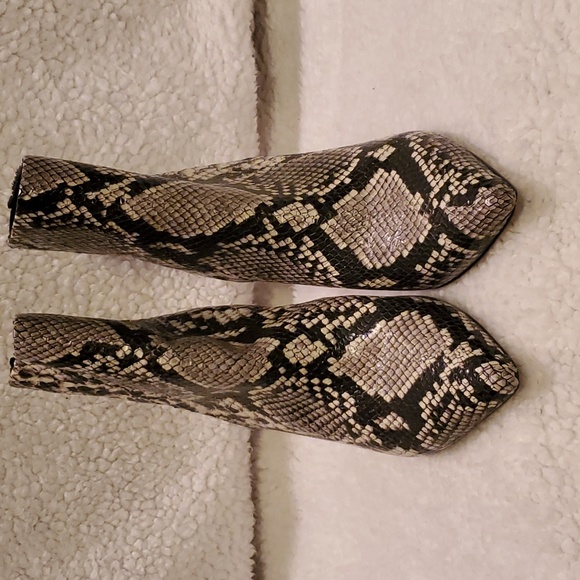 Katherine Kelly Rosie Python Print Ankle Bootie  Sz 7.5 - BOGO HALF - Picture 4 of 9